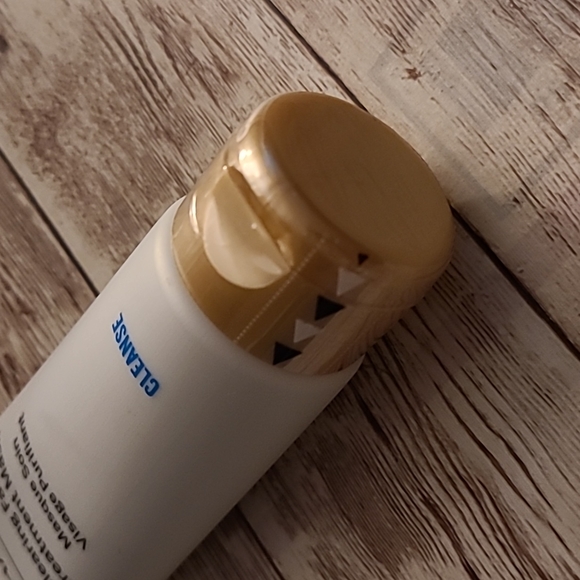 AHAVA Clearing Facial Treatment Mask - Picture 3 of 4